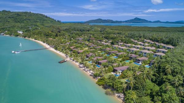 The Village Coconut Island Beach Resort 5 Et Town The Village Coconut Island Beach Resort